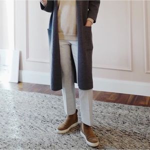 Theory Light Gray Women’s Pants. Size 0.